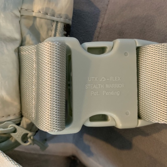 RARE NWOT Lululemon Everywhere Belt Bag Springtime Mint Green - Picture 10 of 16